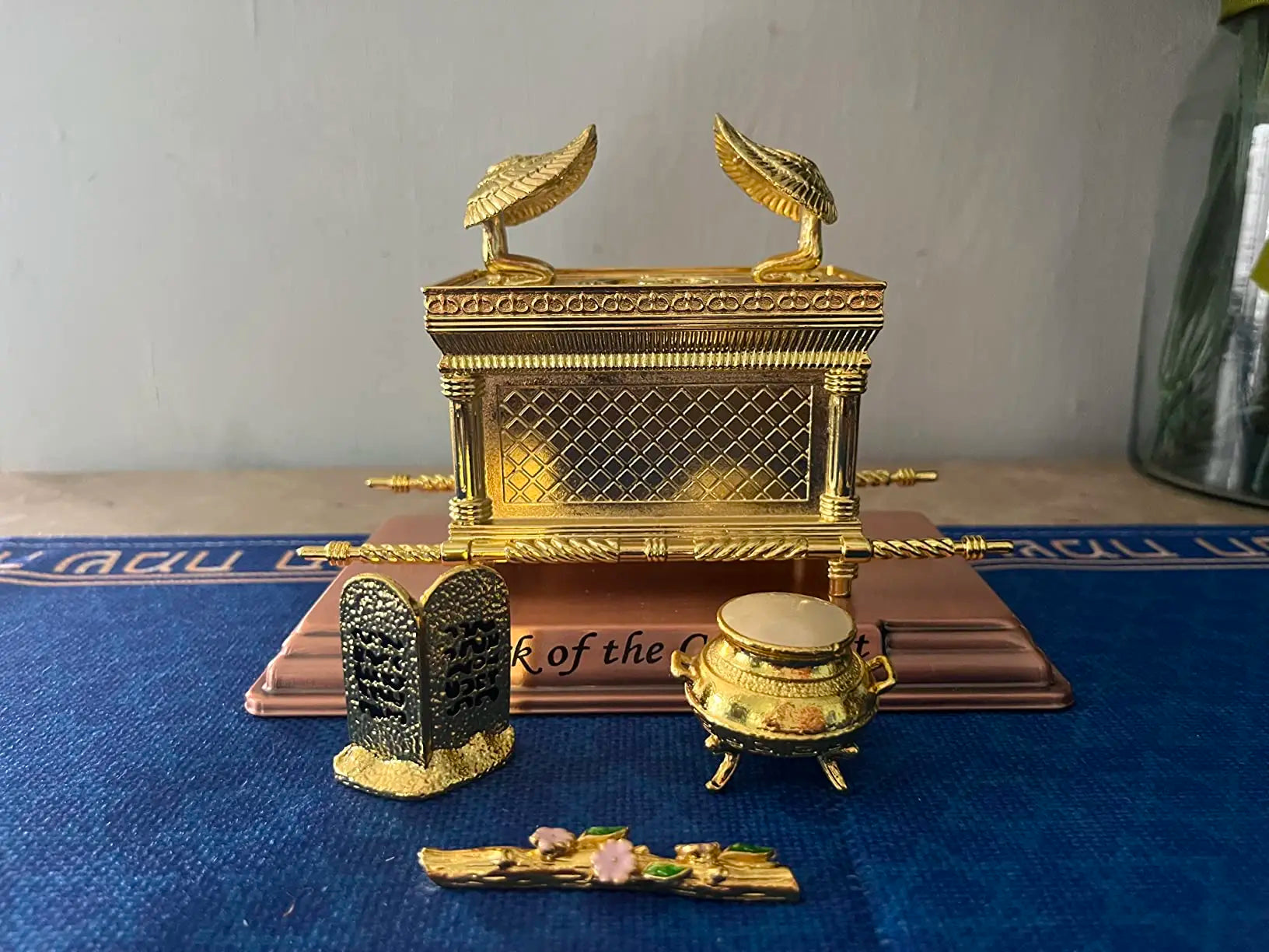 The Ark of the Covenant Replica Statue